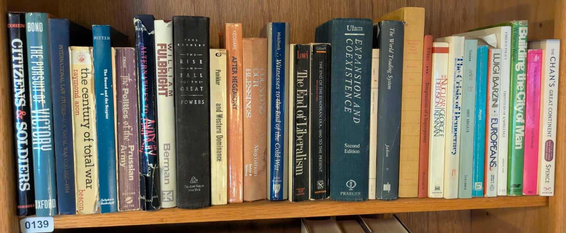 Photograph of Shelf 139; books are listed in top-to-bottom order alongside the photograph.